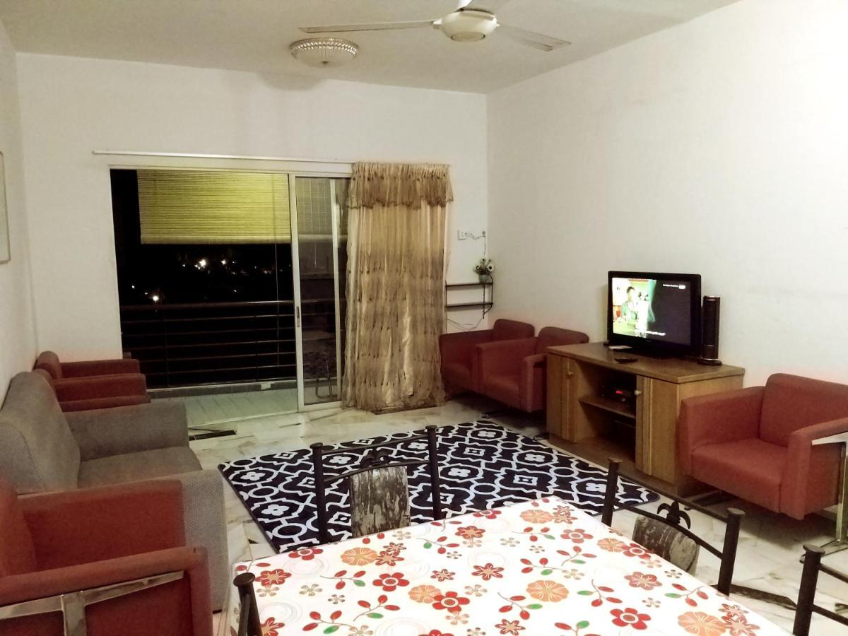 Homestay Haizal Telok Kemang Port Dickson Esterno foto